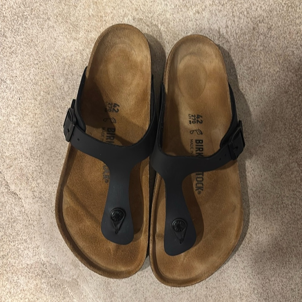 Birkenstock like new size 42   US size 11 black in color